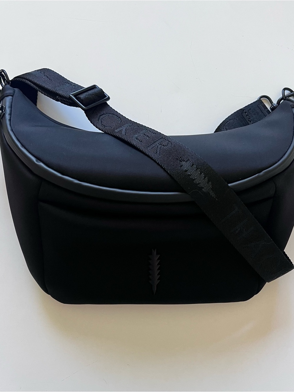 Thacker New York Cocoon Day Sling Black Neoprene Crossbody Mid-size Bag EUC
